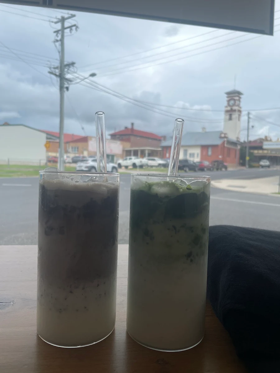抹茶拿鐵跟烘貝拿鐵